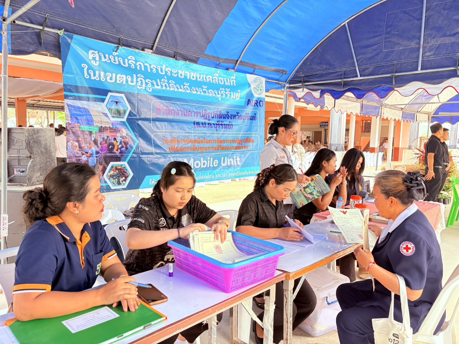 title - วันอังคารที่ 24 กุมภาพันธ์ 2569 นายประเสริฐ กาญจนเกียรติกุล ปฏิรูปที่ดินจังหวัดบุรีรัมย์ มอบหมายให้ นางนวลละออง ชูมาตย์ ผอ.กลุ่มยุทธศาสตร์ฯ พร้อมเจ้าหน้าที่ ส.ป.ก.บุรีรัมย์ ร่วมงานหน่วยแพทย์ พอ.สว. และโครงการบำบัดทุกข์ บำรุงสุข วิถีใหม่ สร้างรอยยิ้มให้ประชาชน ณ อำเภอแคนดง จังหวัดบุรีรัมย์